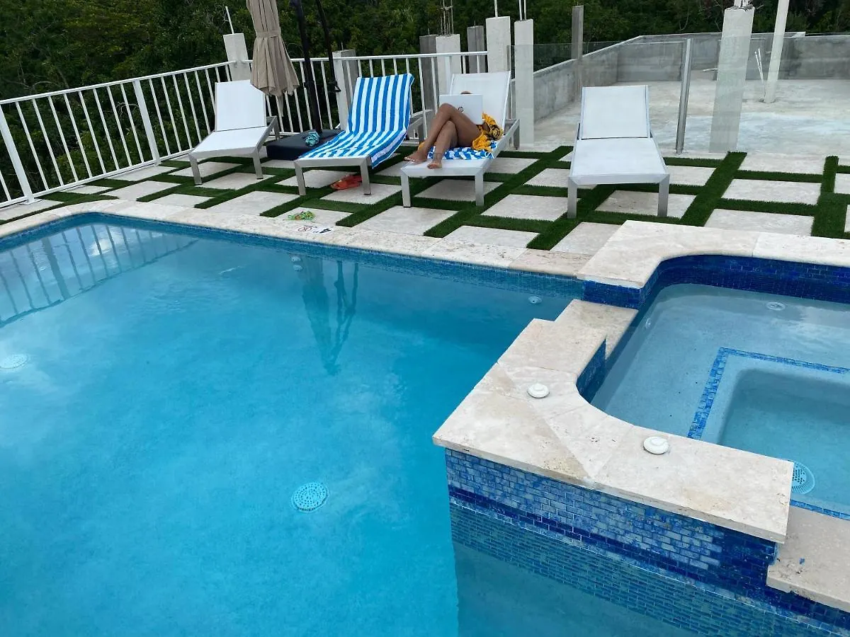 Luxury 2 Bedroom Rooftop Pool View Unit #3 Falmouth