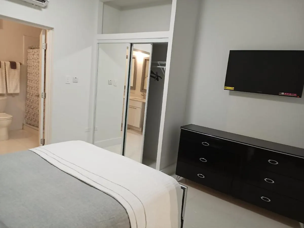 Luxury 2 Bedroom Rooftop Pool View Unit #3 法尔茅斯 别墅
