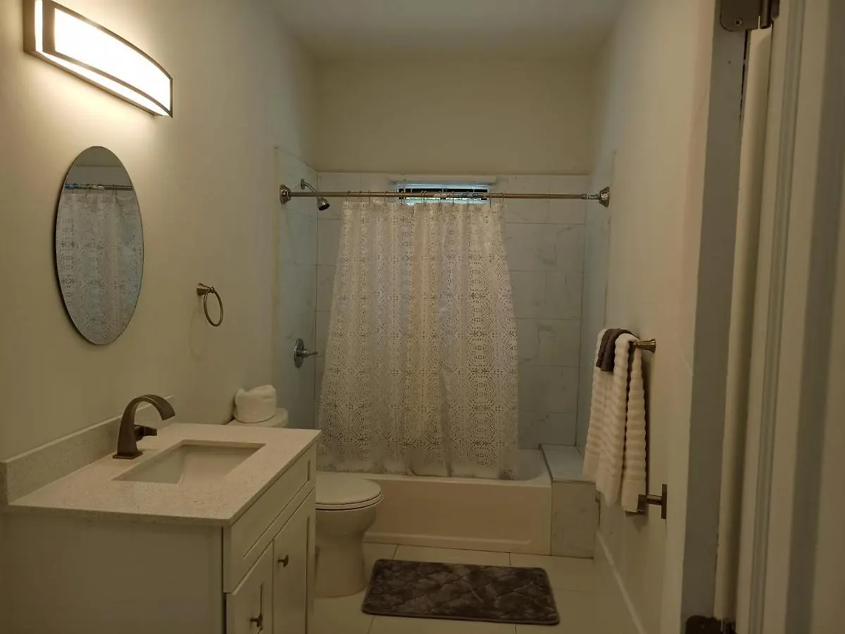 Luxury 2 Bedroom Rooftop Pool View Unit #3 法尔茅斯 0*,
