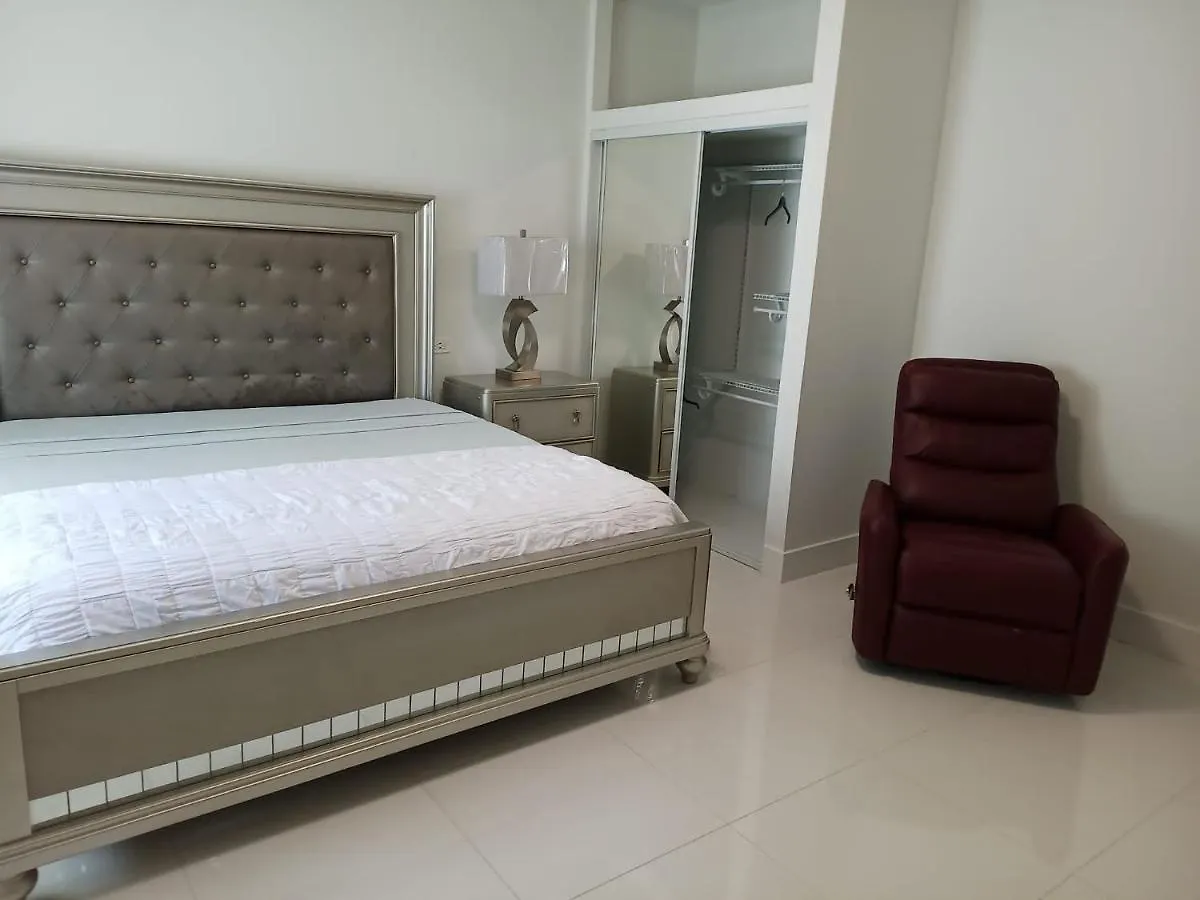 Luxury 2 Bedroom Rooftop Pool View Unit #3 法尔茅斯