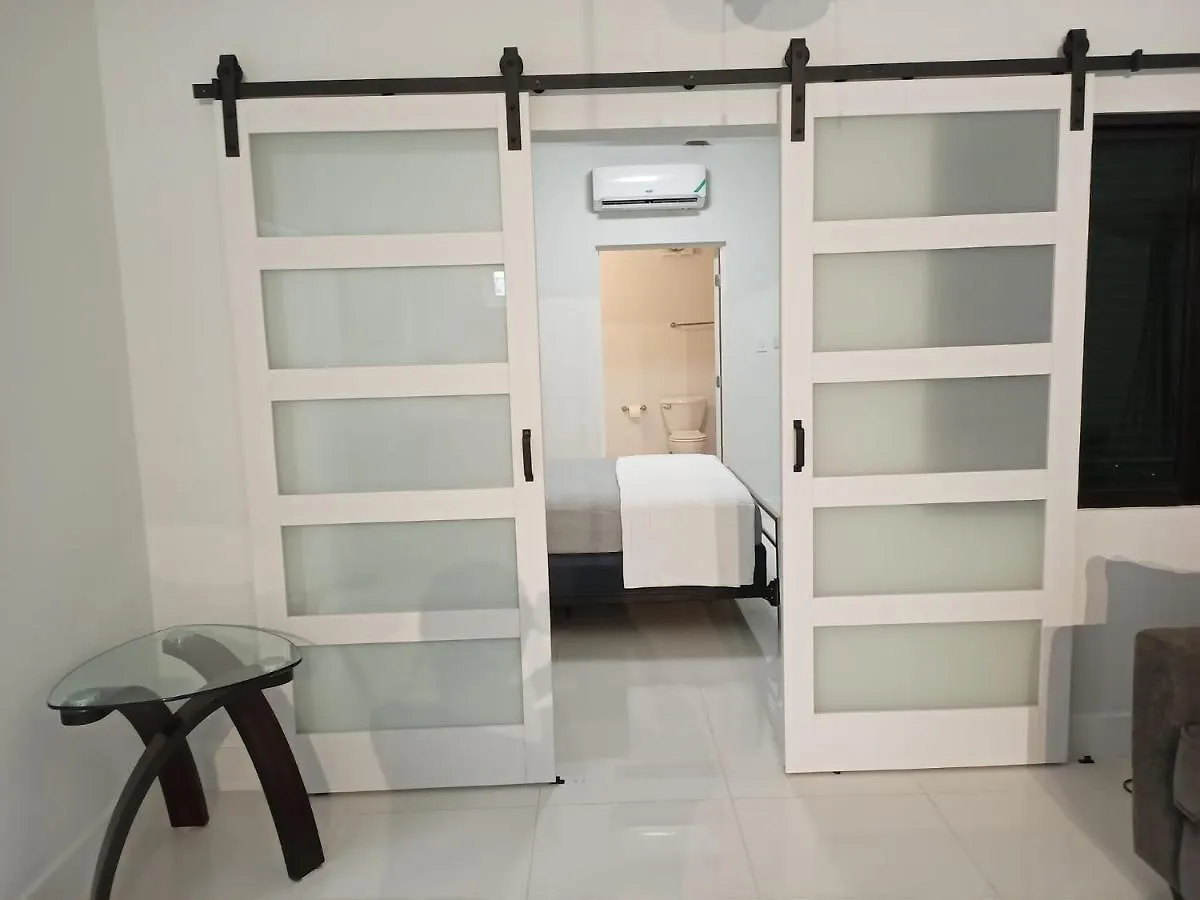 Luxury 2 Bedroom Rooftop Pool View Unit #3 法尔茅斯 别墅