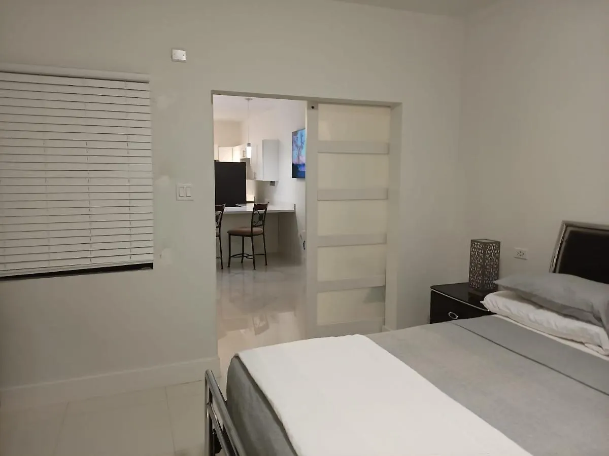 Luxury 2 Bedroom Rooftop Pool View Unit #3 法尔茅斯 别墅