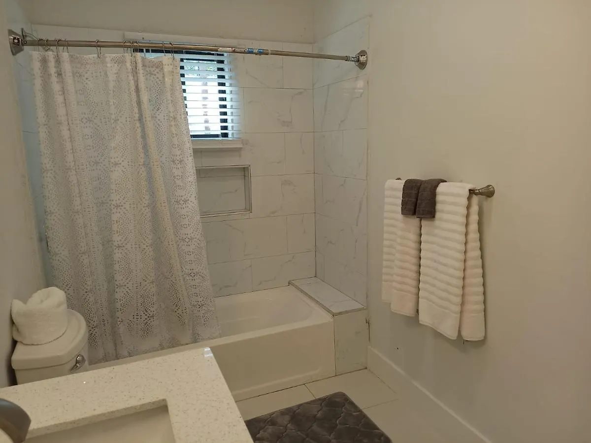 Luxury 2 Bedroom Rooftop Pool View Unit #3 Falmouth