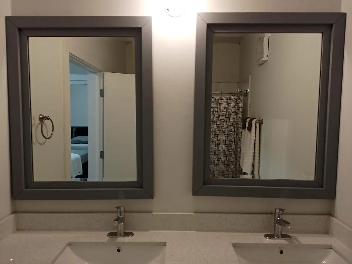 Luxury 2 Bedroom Rooftop Pool View Unit #3 Falmouth