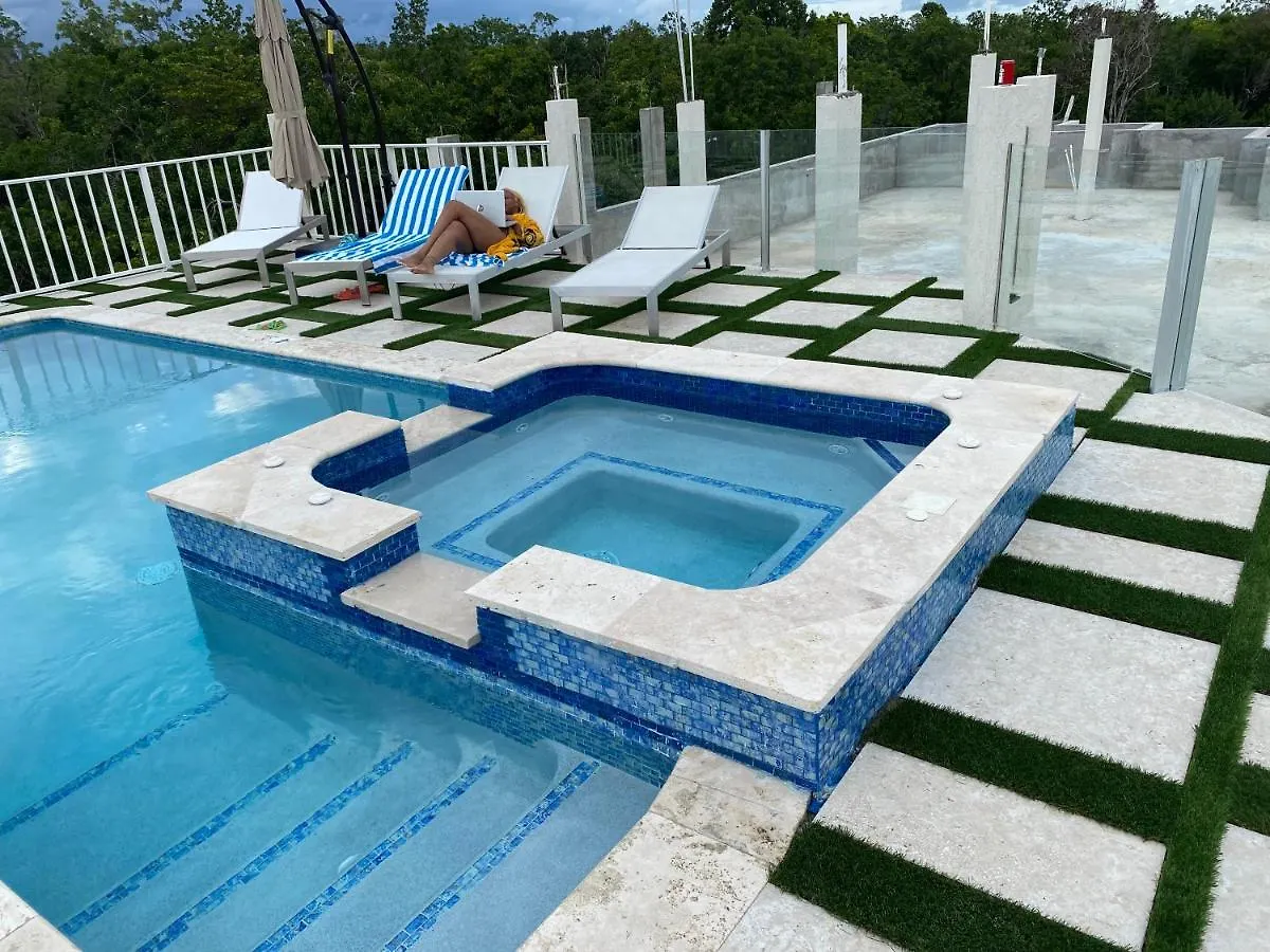 Luxury 2 Bedroom Rooftop Pool View Unit #3 Falmouth